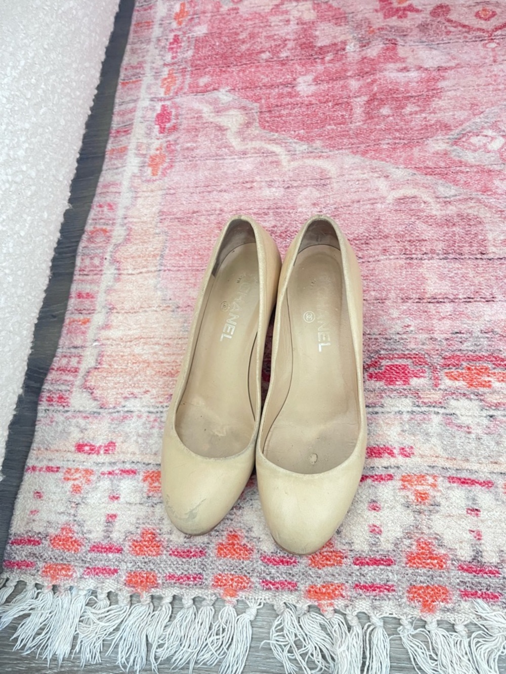 CHANEL vintage 90s nude pumps
